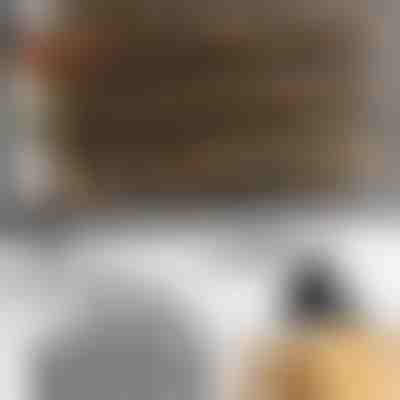 Βάση για μπαχαρικά με βαζάκια Deco Haus – τριώροφη μεταλλική βάση – οργανωτής κουζίνας, βάση για μπαχαρικά με 24 βαζάκια μπαχαρικών, 48 αυτοκόλλητα, βουρτσάκι, χωνί, γαντζάκια – τοποθετήστε την στον πάγκο ή κρεμάστε την στον τοίχο.