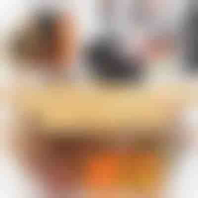 Σετ 12 βάζα πολλαπλών χρήσεων της Deco Haus με καπάκι από μπαμπού - αεροστεγή, ασφαλή για πλυντήριο πιάτων και φούρνο μικροκυμάτων - για μπισκότα, ζυμαρικά, ξηρά τροφή, δημητριακά, καφέ - ύψος 10,7 cm, διάμετρος 6 cm