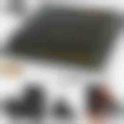 Deco Haus Μαύρο μεταλλικό συρτάρι με βαζάκια μπαχαρικών - οργανωτής συρταριών 3 επιπέδων - οργανωτής κουζίνας, οργανωτής συρταριών με 24 βαζάκια μπαχαρικών, 280 ετικέτες μπαχαρικών, βούρτσα και χωνί